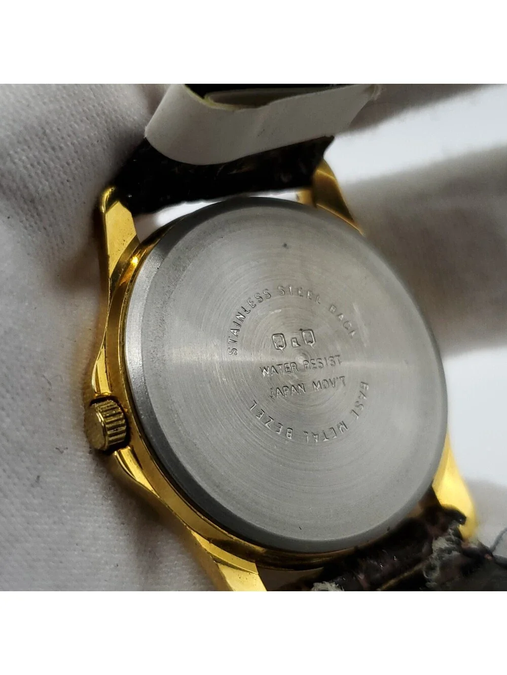 Q&Q Watch Women With Tag New Battery 30mm Gold Tone